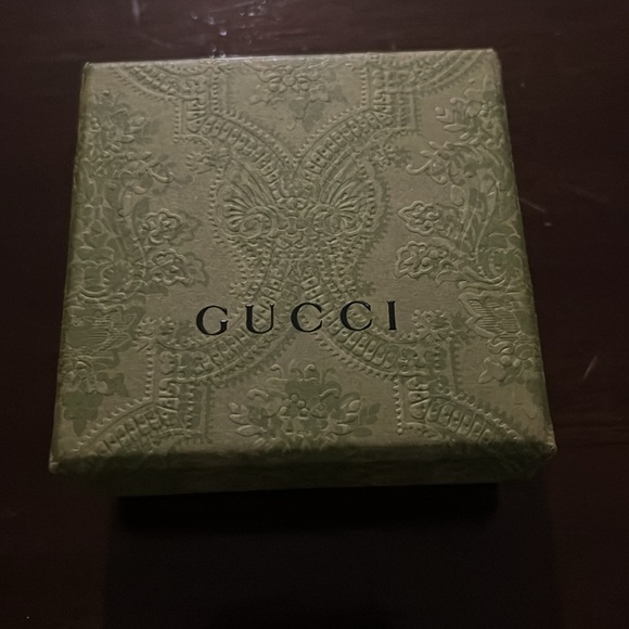 Gucci Heart Earrings with Interlock G - Picture 3 of 3